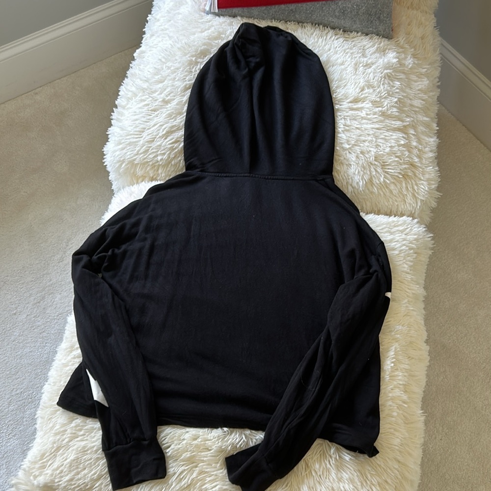 BB Dakota hoodie shirt. Black size small. Starts on sleeves. Perfect condition. - Picture 3 of 3